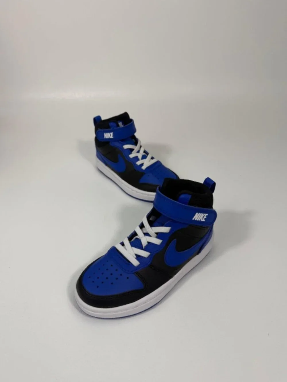 Nike Youth Boy's' Court Borough Mid 2 Size 11C